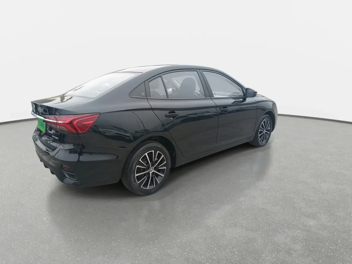 MG 5 1.5 Com 4x2 Mt 4p año 2026