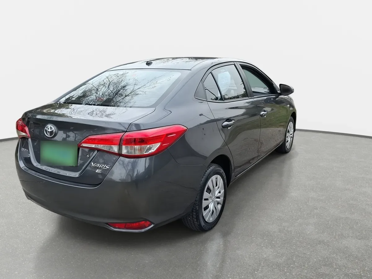 Toyota Yaris 1.5 Gli E 4x2 Mt 4p año 2022
