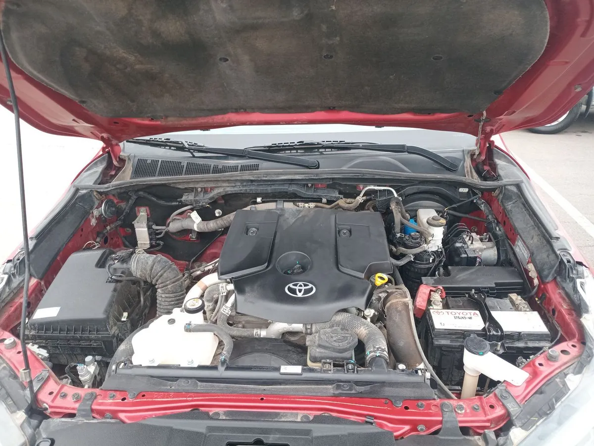 Toyota Hilux 2.8 Srv Diesel 4x4 Dob. Cab. At 4p año 2024