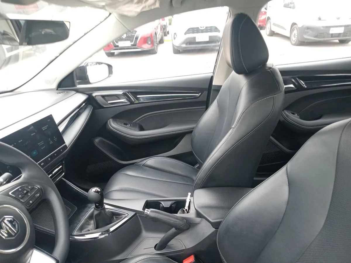 MG 5 1.5 Com 4x2 Mt 4p año 2026