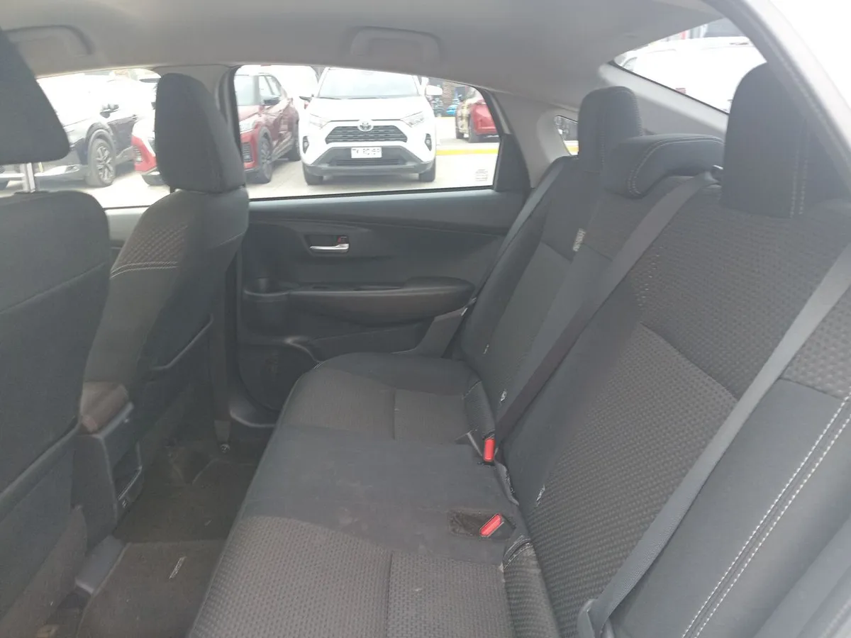 Toyota Yaris 1.5 E 4x2 Sdn Mt 4p año 2023