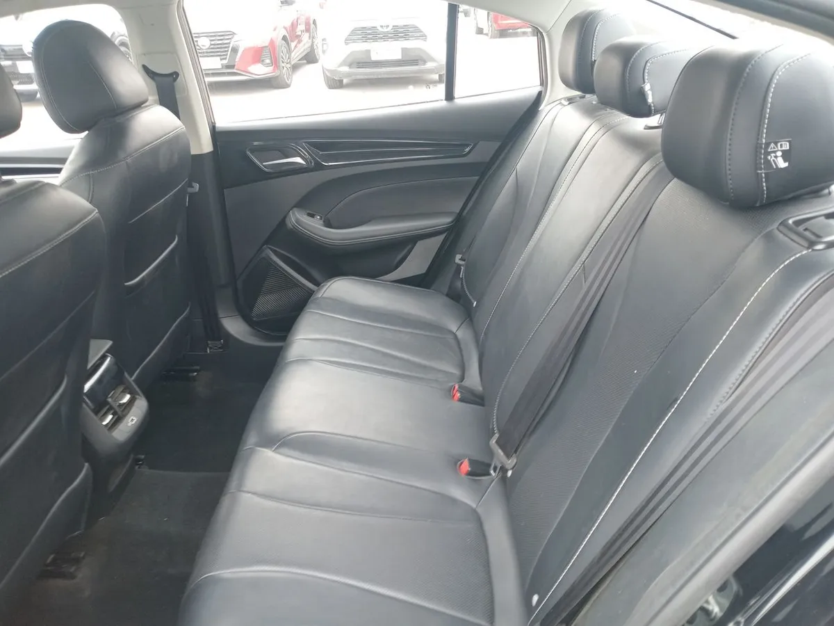 MG 5 1.5 Com 4x2 Mt 4p año 2026