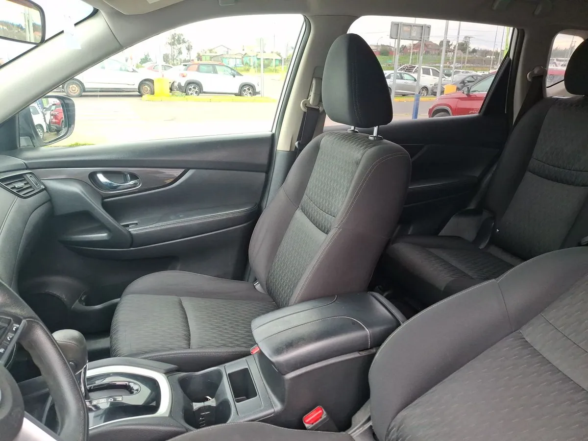 Nissan X-Trail 2.5 Sense 4x2 3row Cvt At 5p año 2019