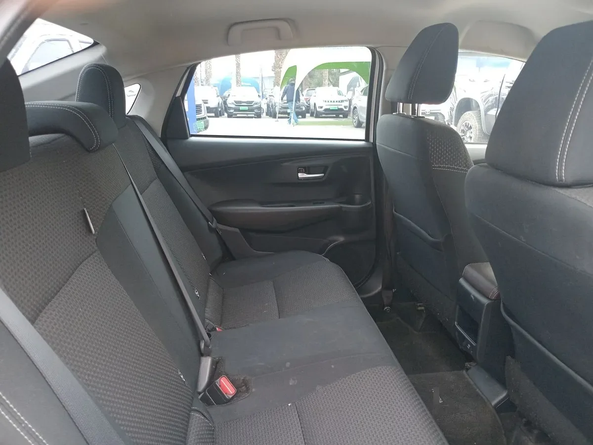 Toyota Yaris 1.5 E 4x2 Sdn Mt 4p año 2023