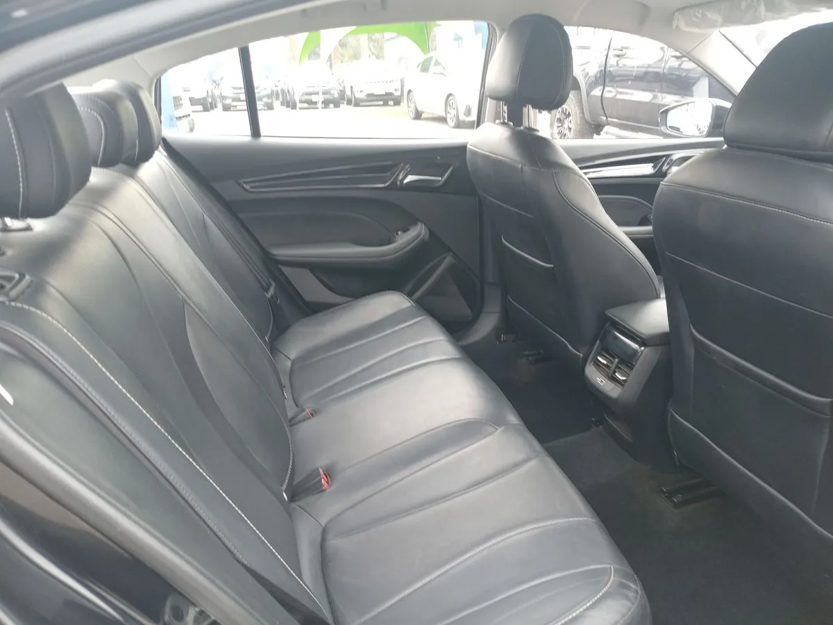 MG 5 1.5 Com 4x2 Mt 4p año 2026