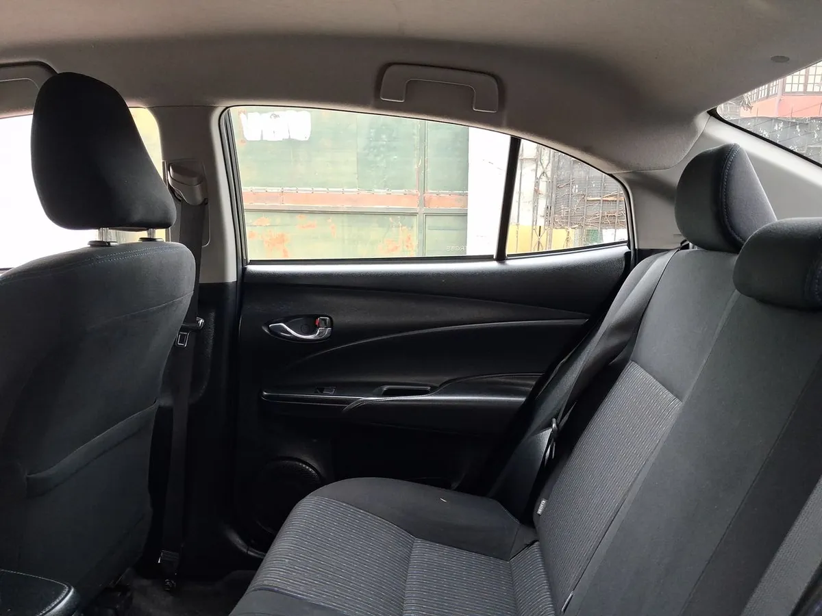 Toyota Yaris 1.5 Gli E 4x2 Mt 4p año 2022