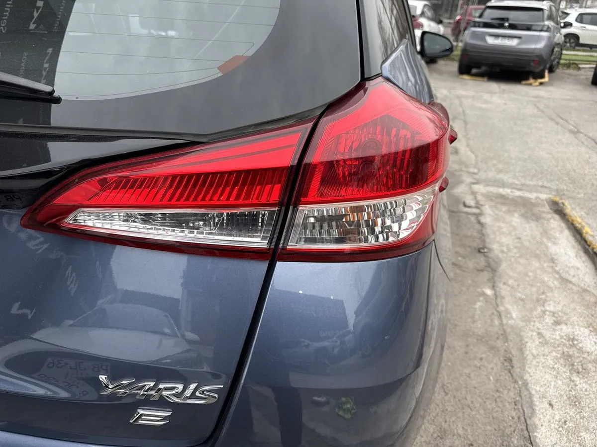 Toyota Yaris 1.5 Gle Sport 4x2 Hb Mt 5p año 2019