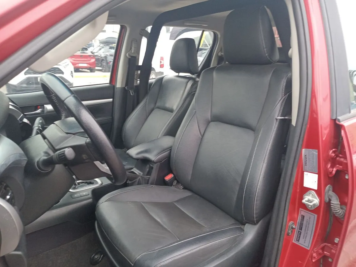 Toyota Hilux 2.8 Srv Diesel 4x4 Dob. Cab. At 4p año 2024