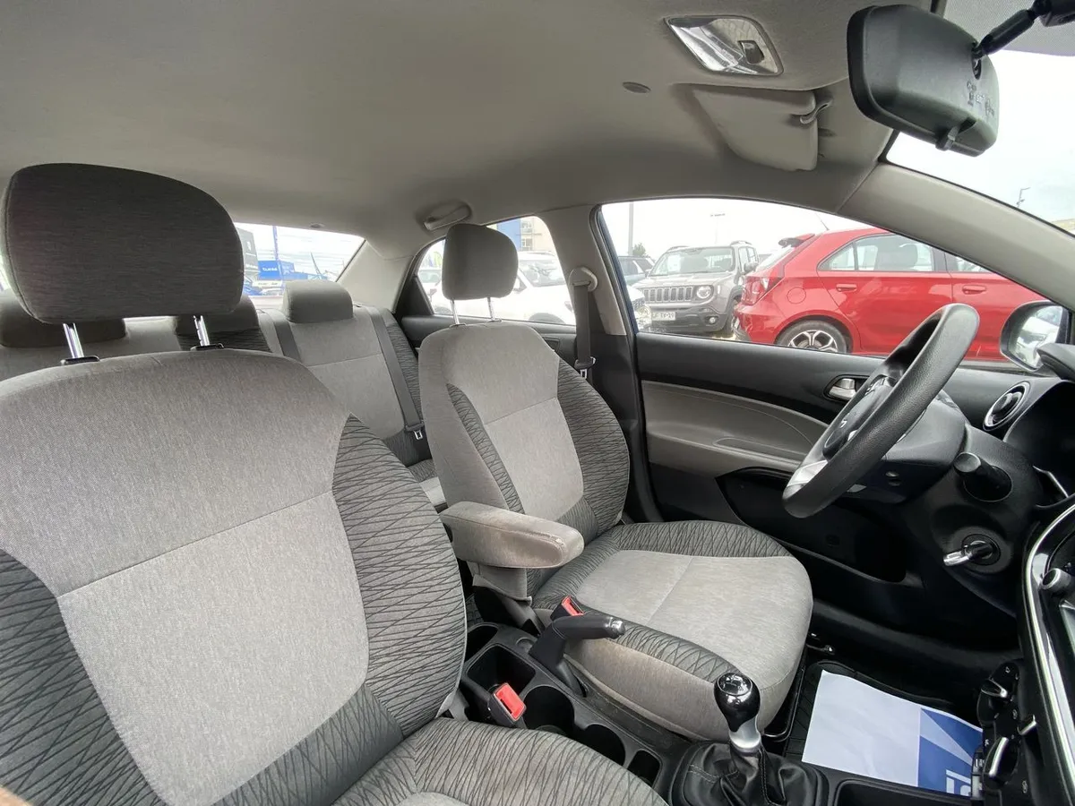 Kia Soluto 1.4 Lx Ac 4x2 Mt 4p año 2023