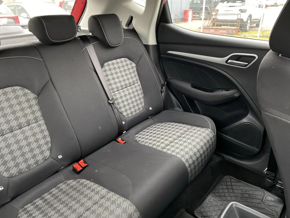 MG Mg Zs 1.5 Std 4x2 Mt 5p año 2024
