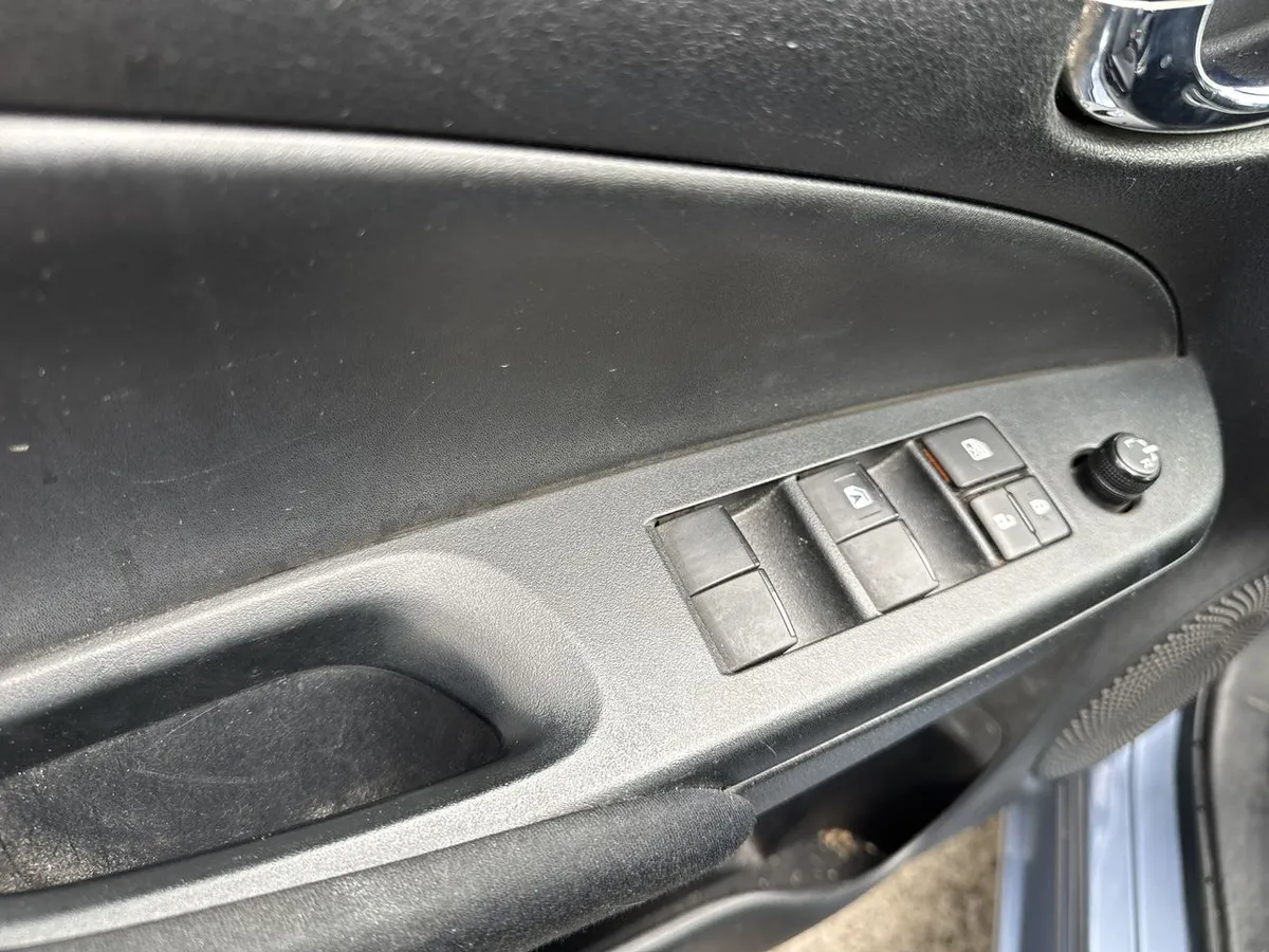 Toyota Yaris 1.5 Gle Sport 4x2 Hb Mt 5p año 2019