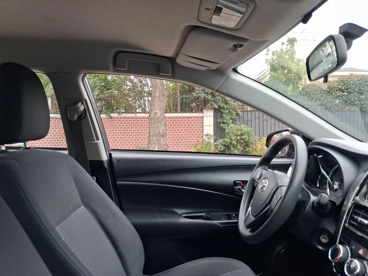 Toyota Yaris 1.5 Gli E 4x2 Mt 4p año 2022