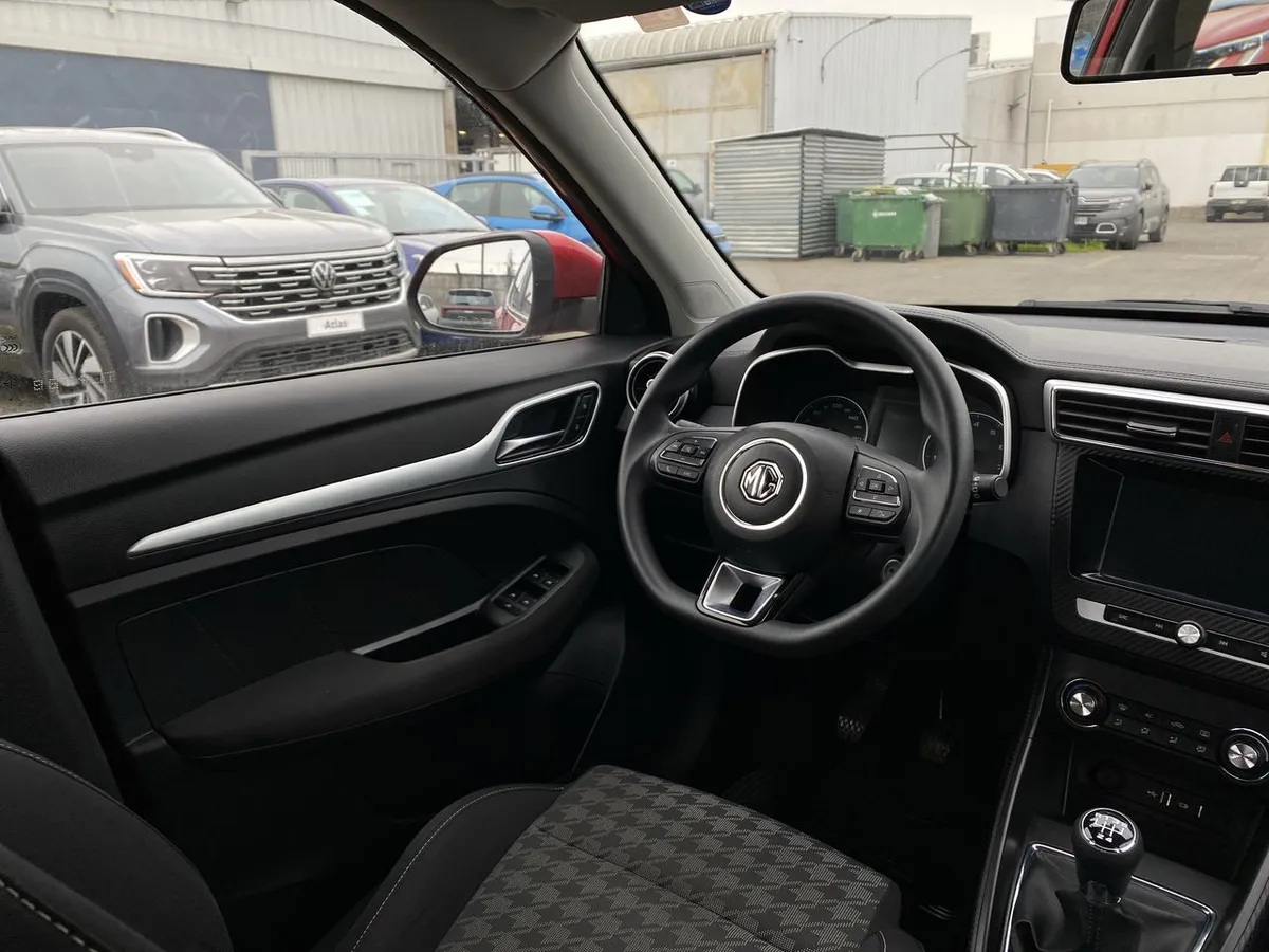MG Mg Zs 1.5 Std 4x2 Mt 5p año 2024