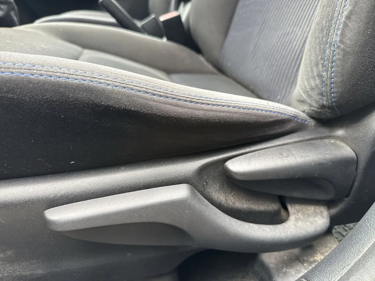Toyota Yaris 1.5 Gle Sport 4x2 Hb Mt 5p año 2019