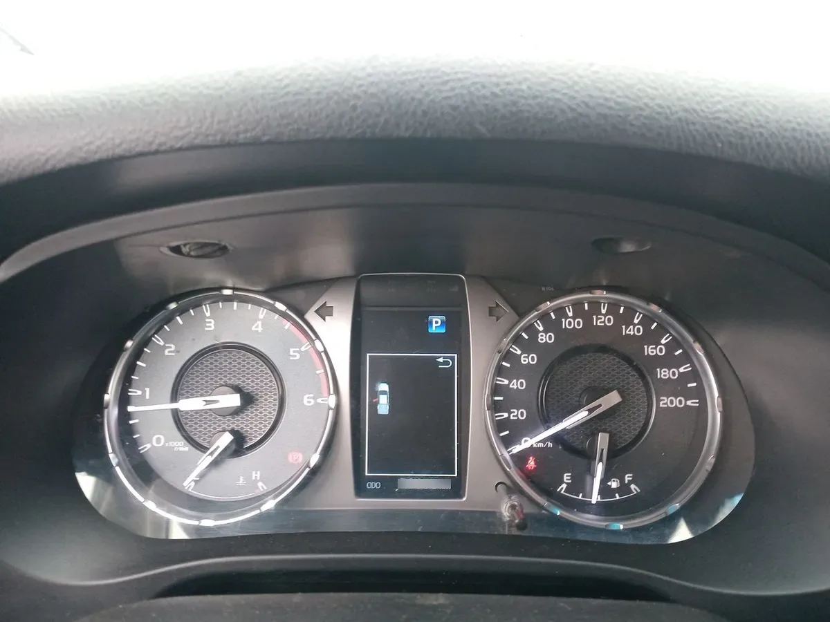 Toyota Hilux 2.8 Srv Diesel 4x4 Dob. Cab. At 4p año 2024