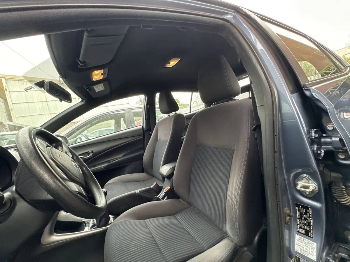 Toyota Yaris 1.5 Gle Sport 4x2 Hb Mt 5p año 2019