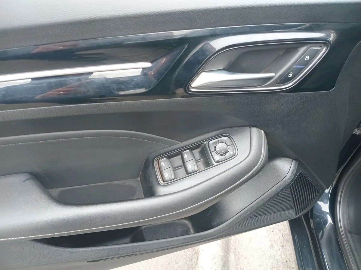 MG 5 1.5 Com 4x2 Mt 4p año 2026