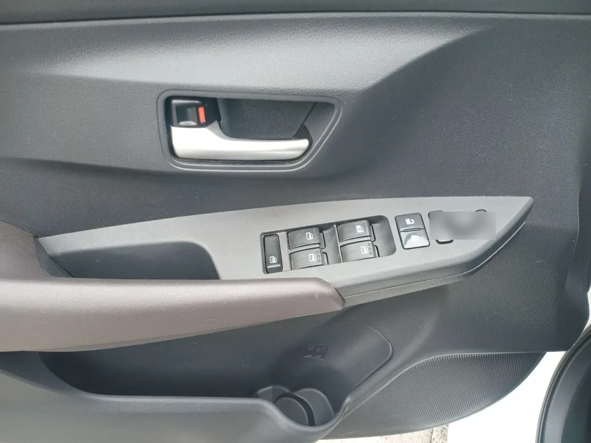 Toyota Yaris 1.5 E 4x2 Sdn Mt 4p año 2023