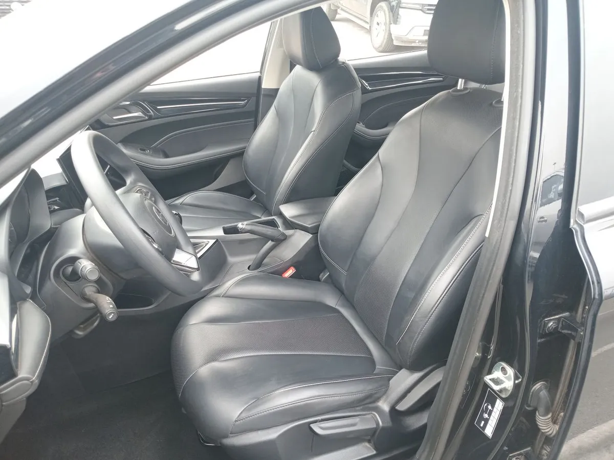 MG 5 1.5 Com 4x2 Mt 4p año 2026