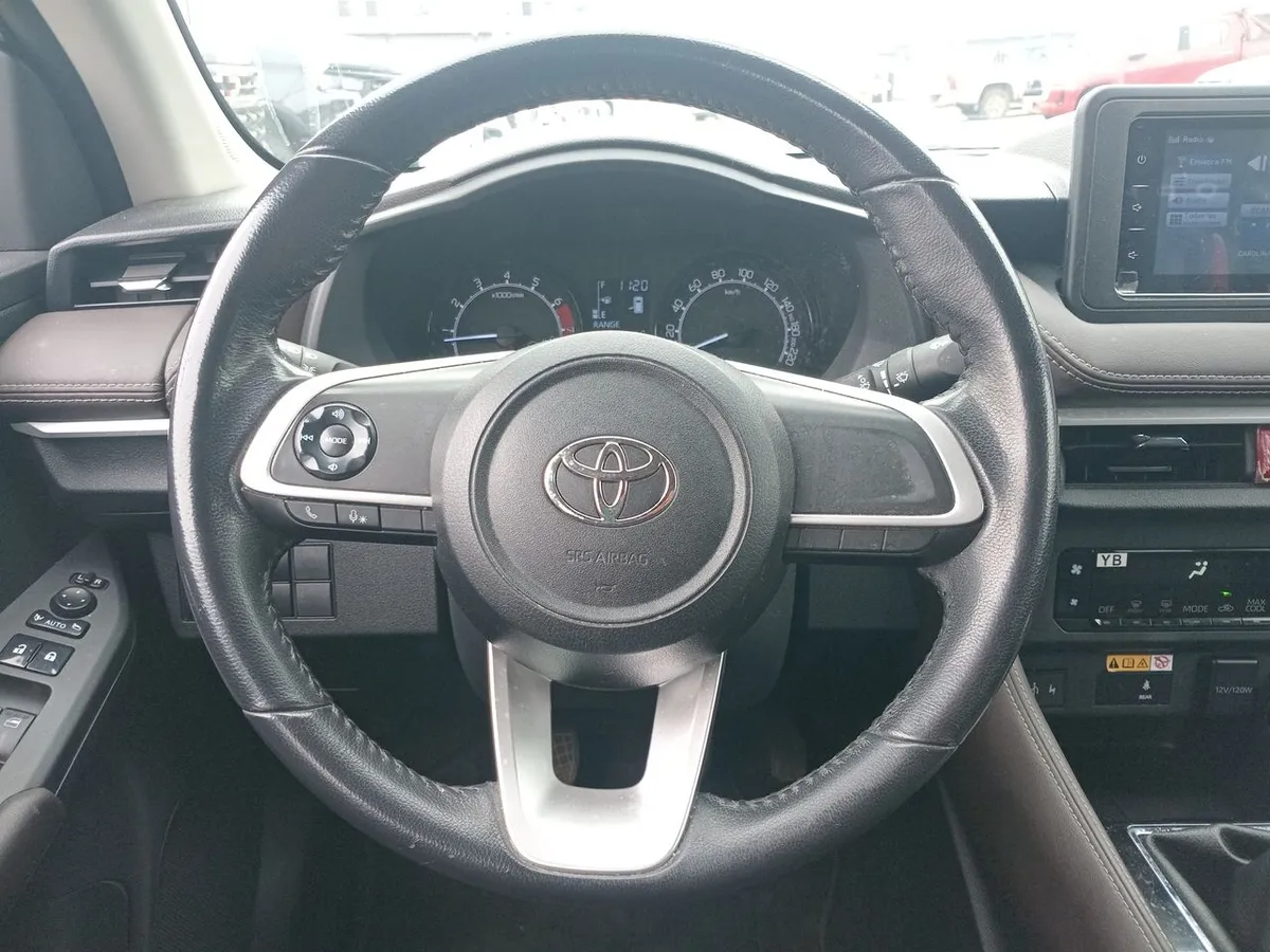 Toyota Yaris 1.5 E 4x2 Sdn Mt 4p año 2023