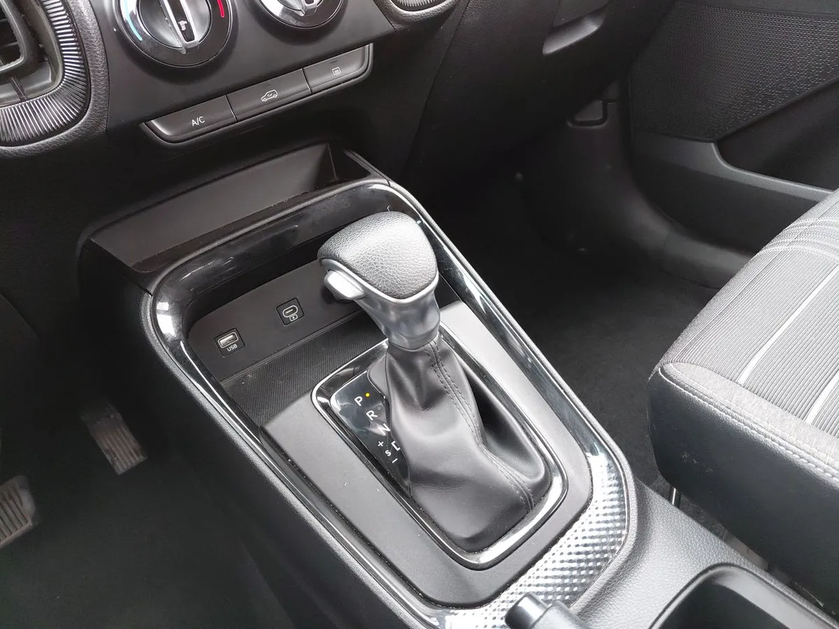 Kia Sonet 1.5 Ex 4x2 Ivt Ri At 5p año 2025
