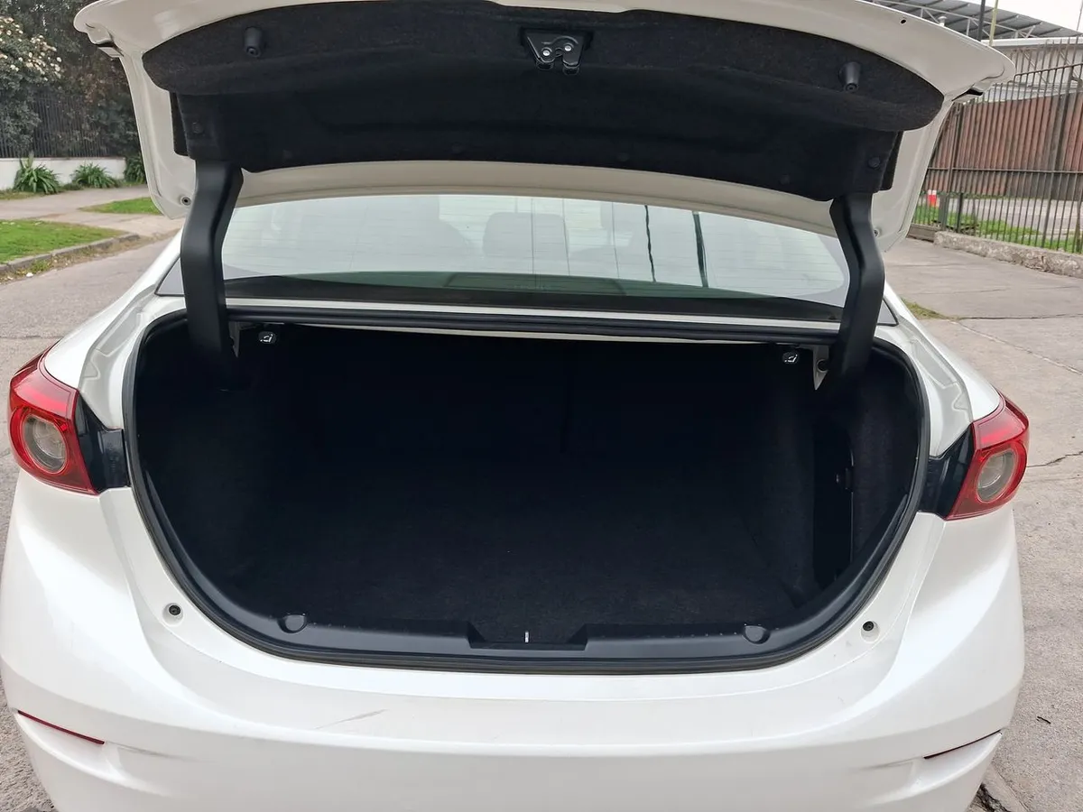 Mazda 3 2.0 V 4x2 Sedan 6mt 4p año 2019
