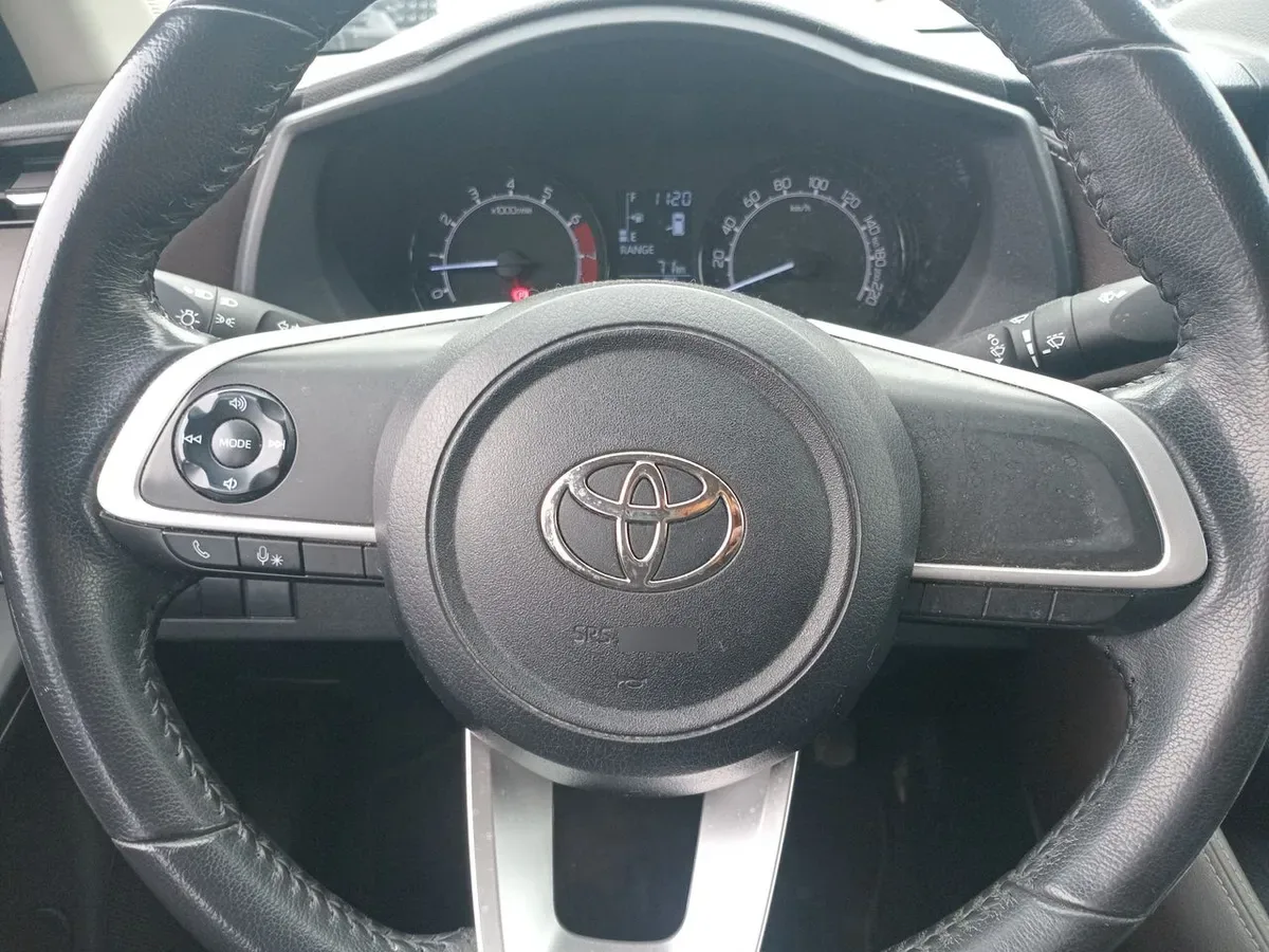 Toyota Yaris 1.5 E 4x2 Sdn Mt 4p año 2023