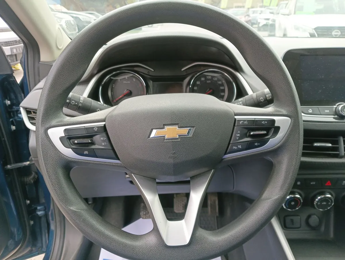 Chevrolet Onix 1.0t Lt 4x2 Sedan Mt 4p año 2021