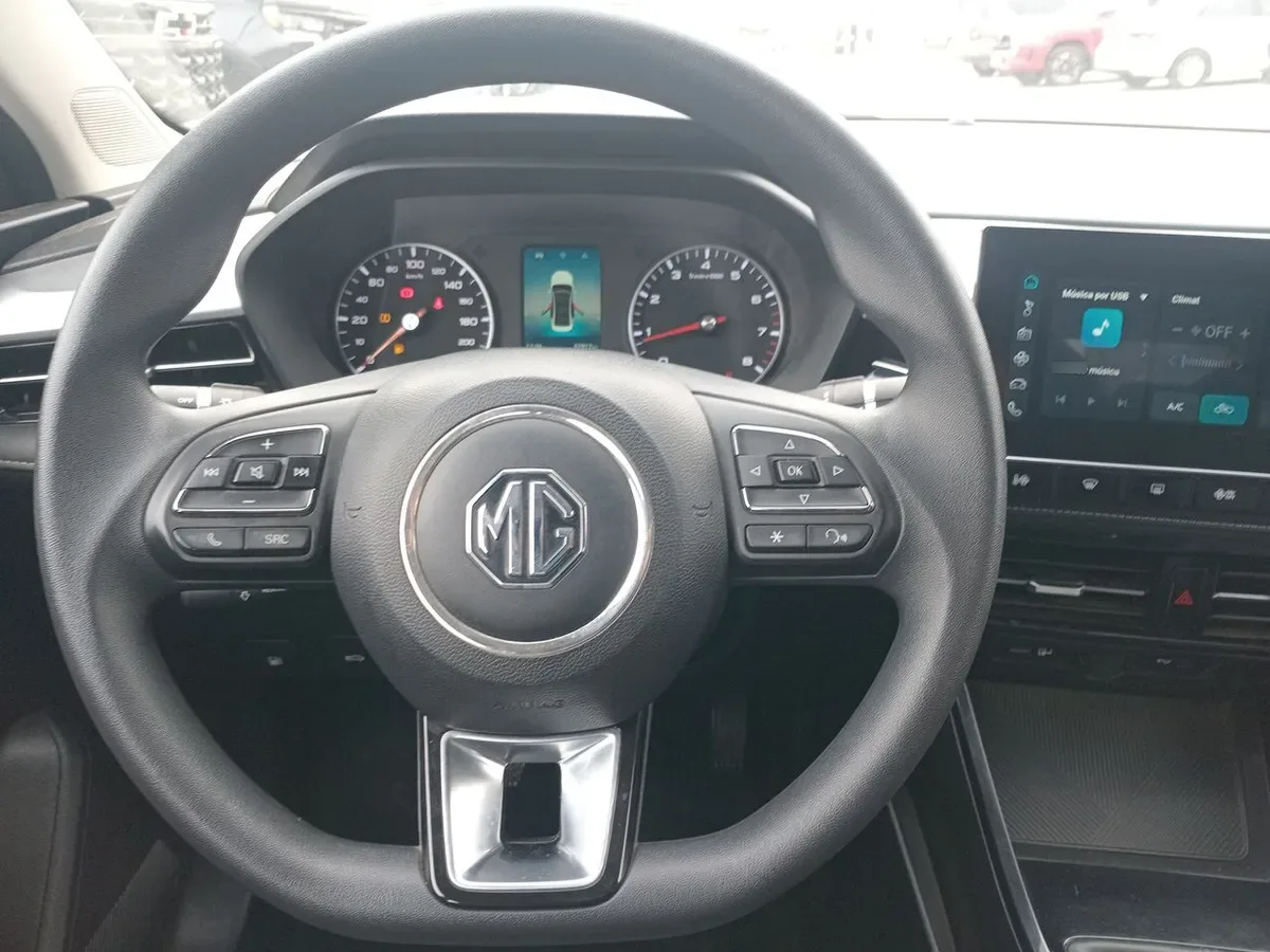 MG 5 1.5 Com 4x2 Mt 4p año 2026