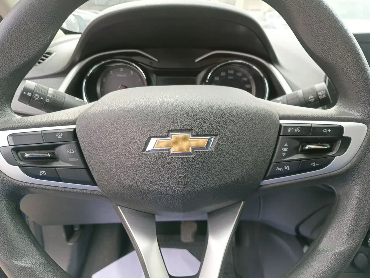 Chevrolet Onix 1.0t Lt 4x2 Sedan Mt 4p año 2021