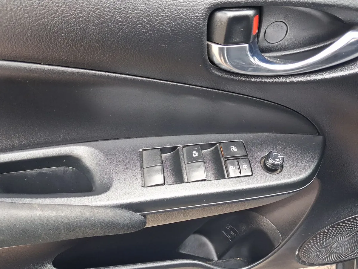 Toyota Yaris 1.5 Gli E 4x2 Mt 4p año 2022