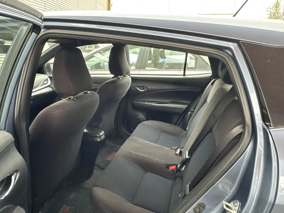 Toyota Yaris 1.5 Gle Sport 4x2 Hb Mt 5p año 2019