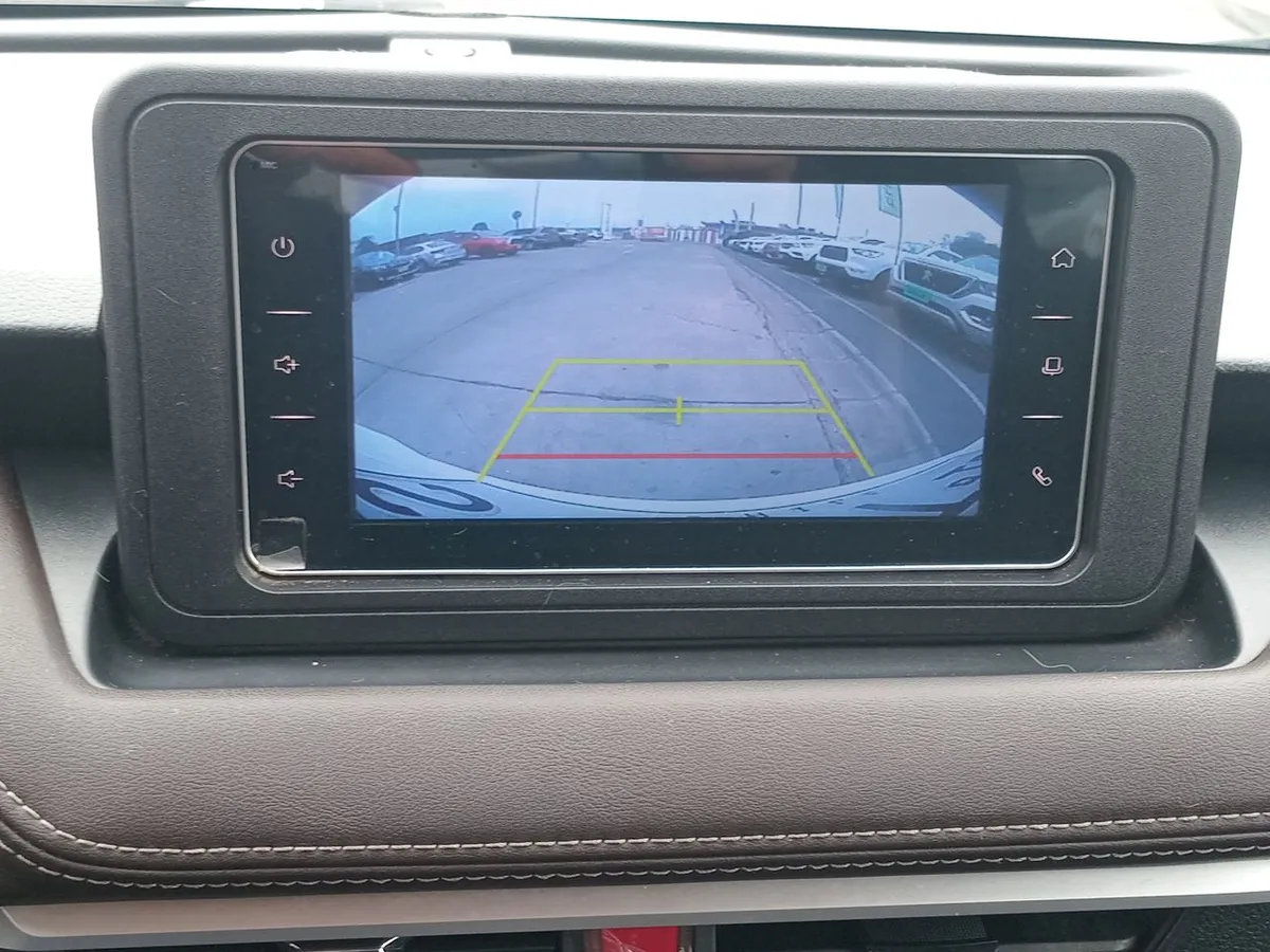 Toyota Yaris 1.5 E 4x2 Sdn Mt 4p año 2023