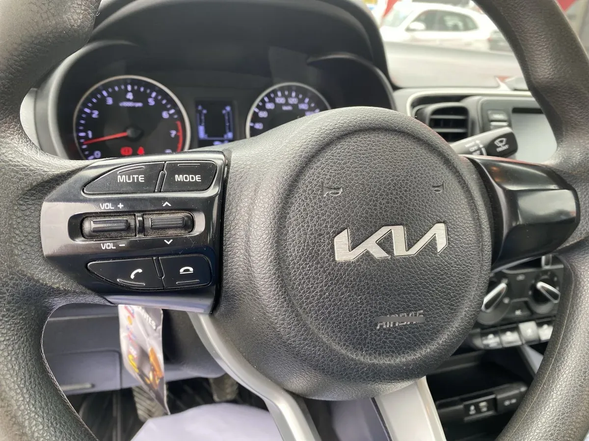 Kia Soluto 1.4 Lx Ac 4x2 Mt 4p año 2023