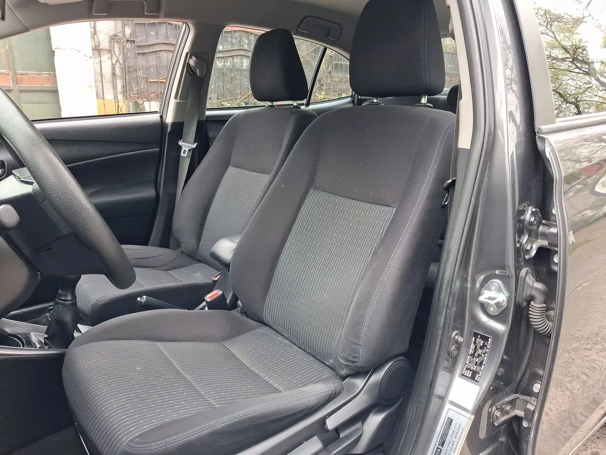 Toyota Yaris 1.5 Gli E 4x2 Mt 4p año 2022