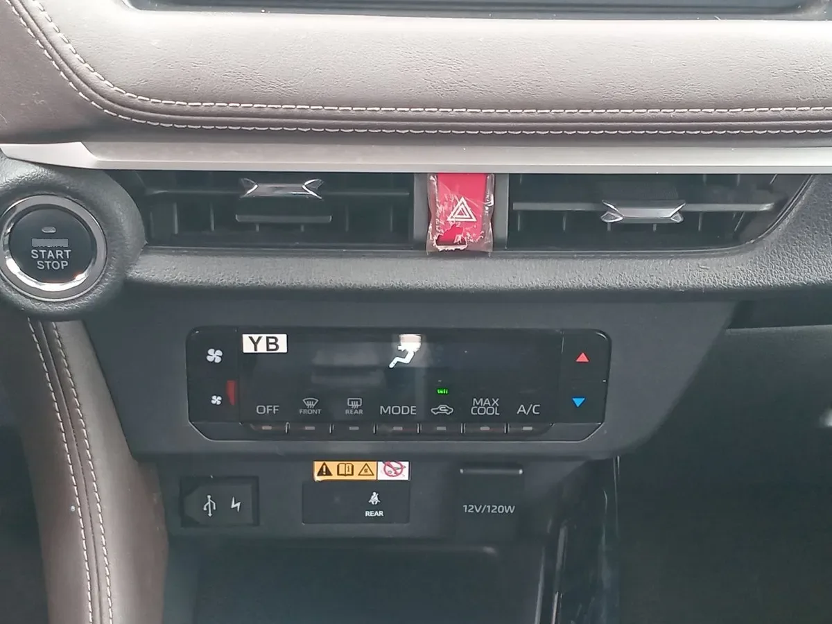 Toyota Yaris 1.5 E 4x2 Sdn Mt 4p año 2023