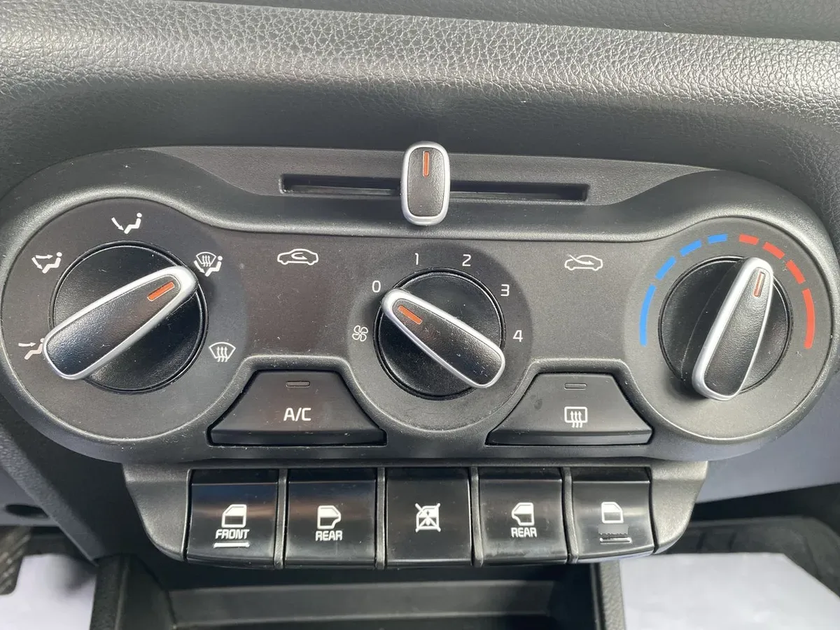 Kia Soluto 1.4 Lx Ac 4x2 Mt 4p año 2023