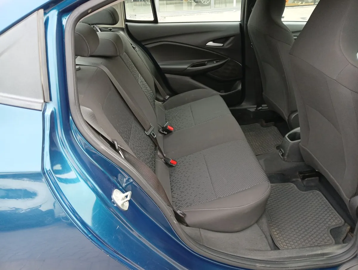 Chevrolet Onix 1.0t Lt 4x2 Sedan Mt 4p año 2021