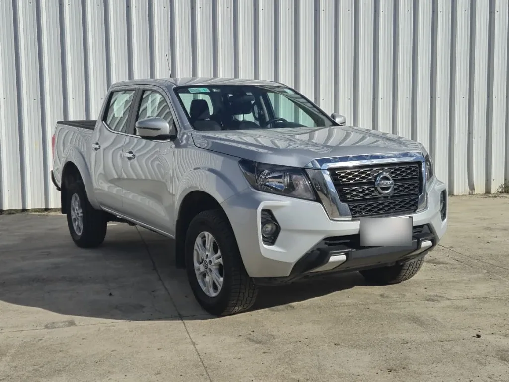 Nissan Navara D Cab 4x4 Xe 2.3 At año 2023