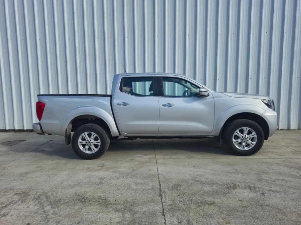 Nissan Navara D Cab 4x4 Xe 2.3 At año 2023