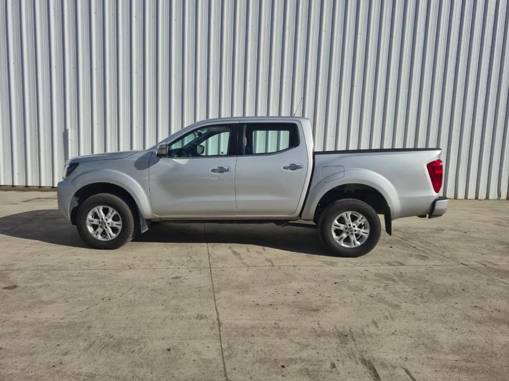 Nissan Navara D Cab 4x4 Xe 2.3 At año 2023