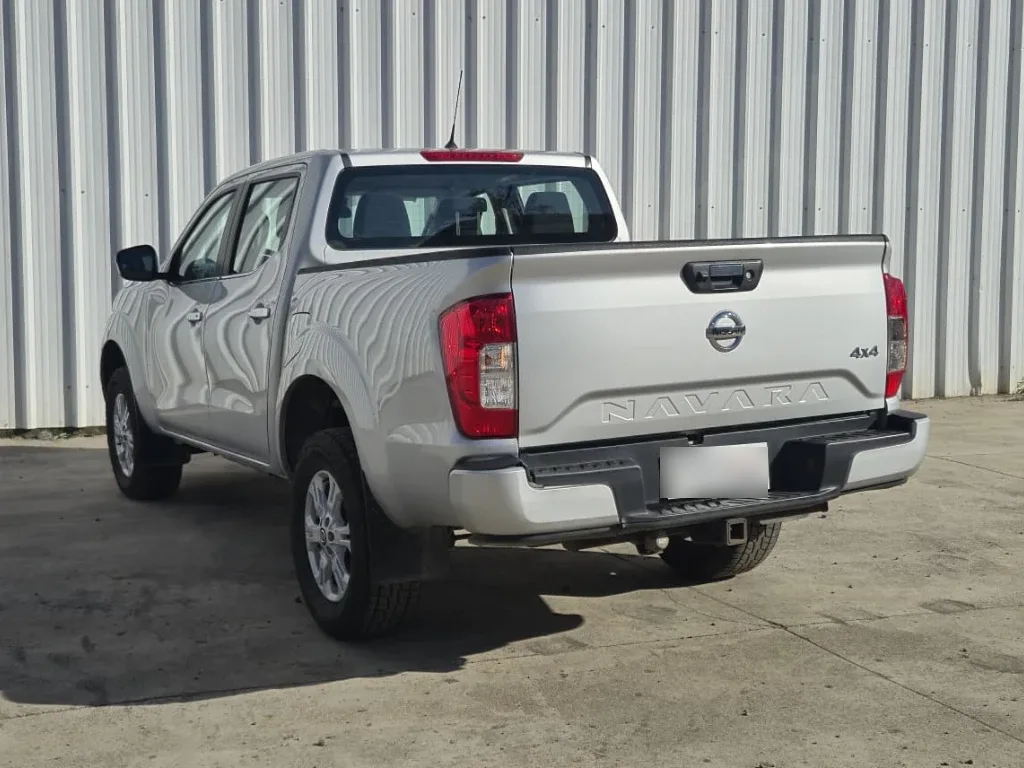 Nissan Navara D Cab 4x4 Xe 2.3 At año 2023