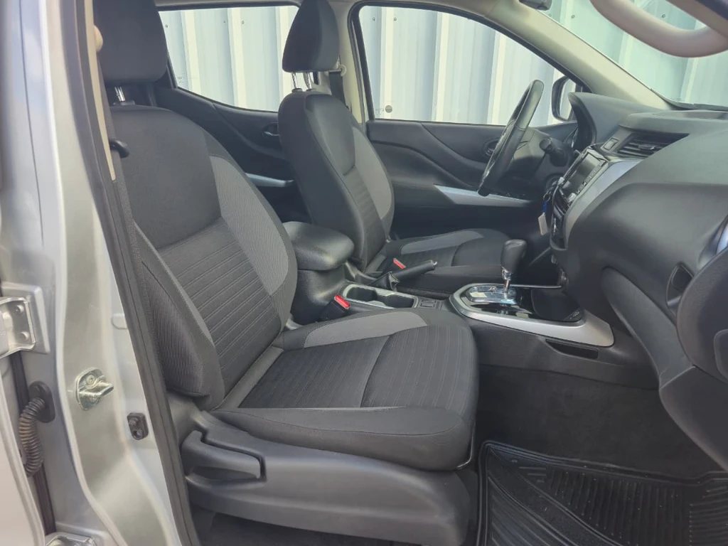 Nissan Navara D Cab 4x4 Xe 2.3 At año 2023