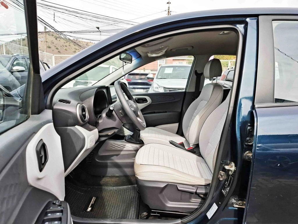Hyundai Grand I10 1.2 Plus 4x2 Hb Mt 5p año 2024