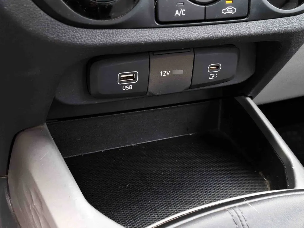 Hyundai Grand I10 1.2 Plus 4x2 Hb Mt 5p año 2024
