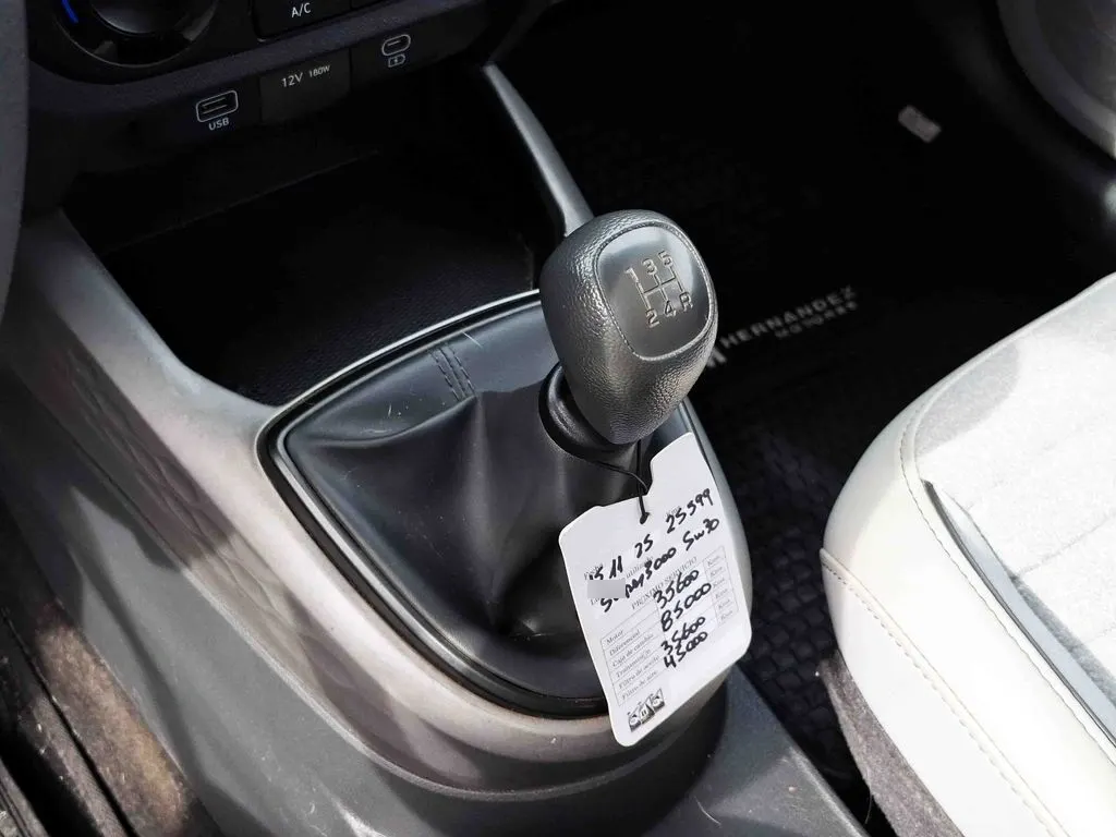 Hyundai Grand I10 1.2 Plus 4x2 Hb Mt 5p año 2024