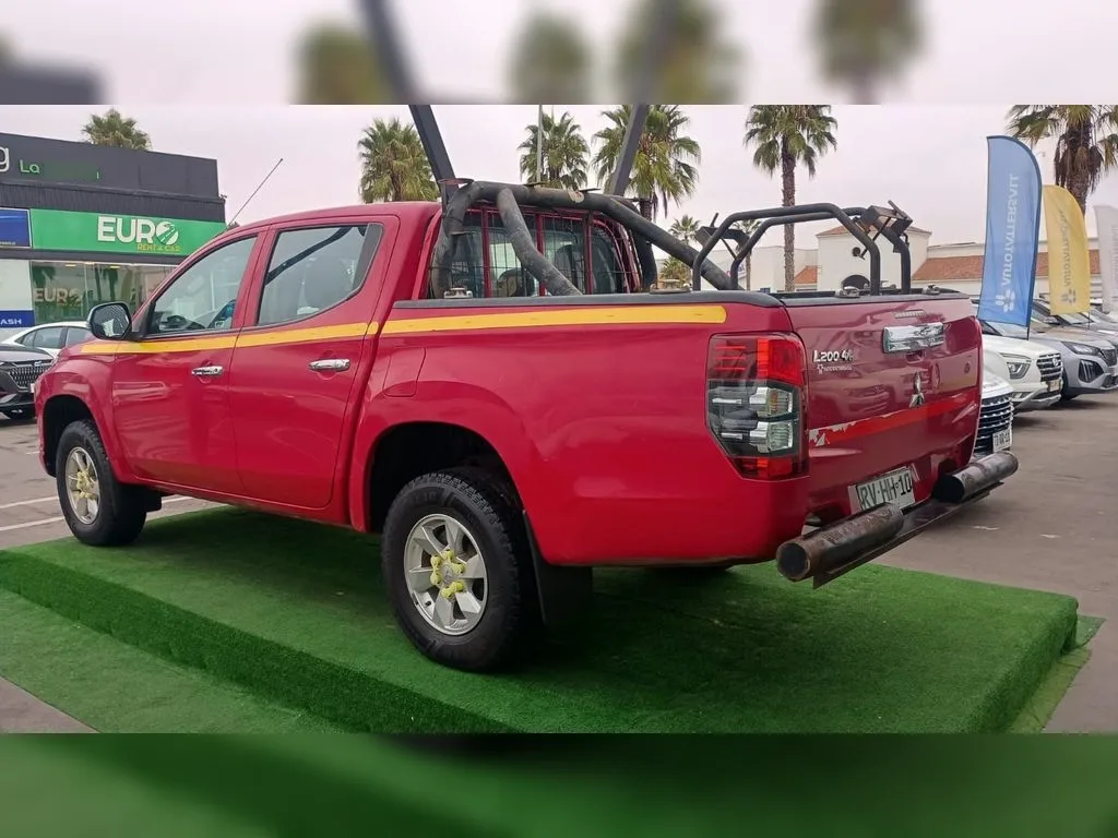 Mitsubishi L200 2.4 Katana Dob. Cab. 4x4 Mt 4p año 2022