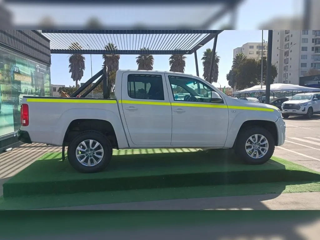 Volkswagen Amarok 2.0 Trendline Diesel 4motion 4x4 Dob. Cab. Mt 4p año 2023