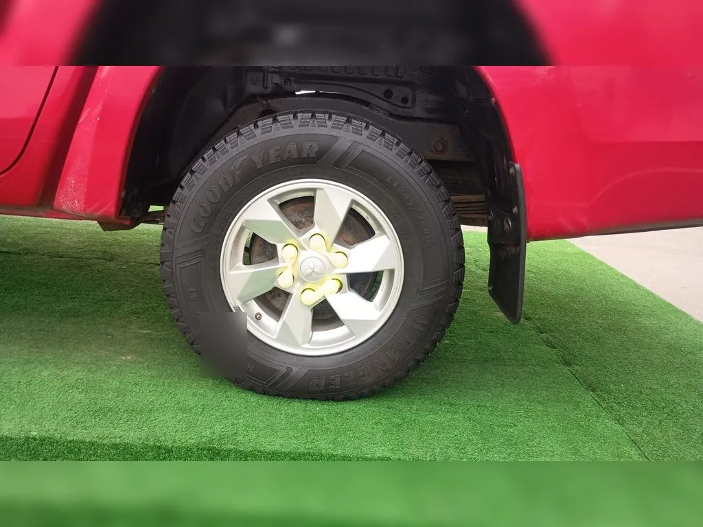 Mitsubishi L200 2.4 Katana Dob. Cab. 4x4 Mt 4p año 2022