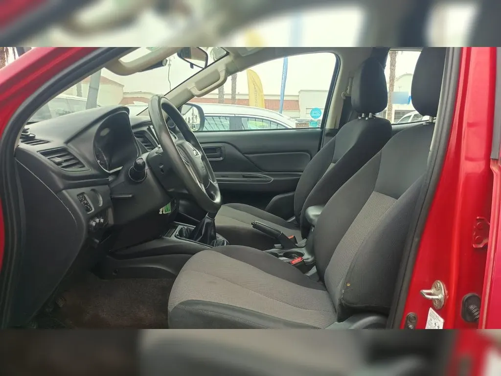 Mitsubishi L200 2.4 Katana Dob. Cab. 4x4 Mt 4p año 2022